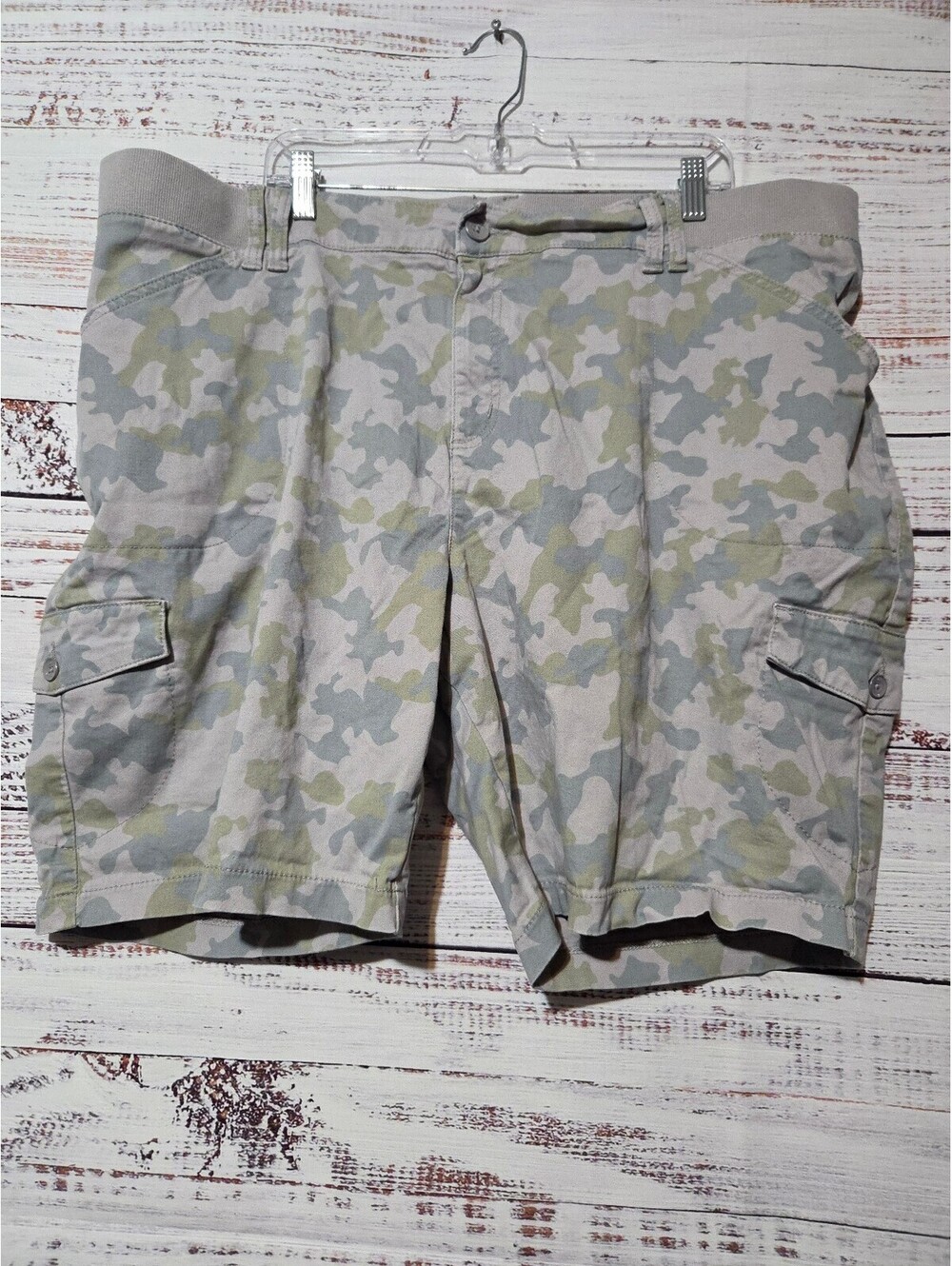 Lee Cargo Shorts Size 24W Medium Beige Camo Comfort Waist Relaxed Fit Mid Rise
